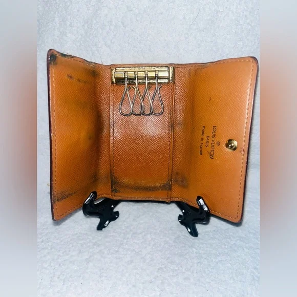Louis Vuitton 4 Ring Key Holder - Picture 8 of 12